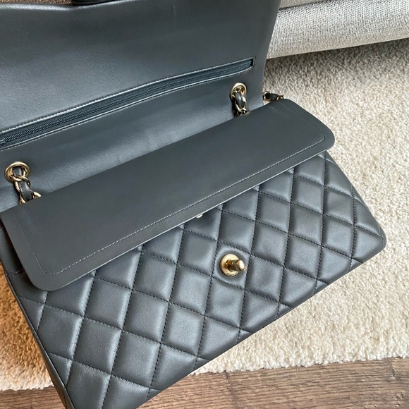 HOLD Chanel jumbo classic double flap in grey lambskin - Picture 12 of 16